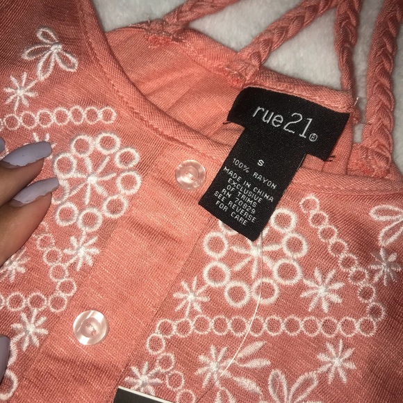 Rue21 High low crop tank - Picture 4 of 5